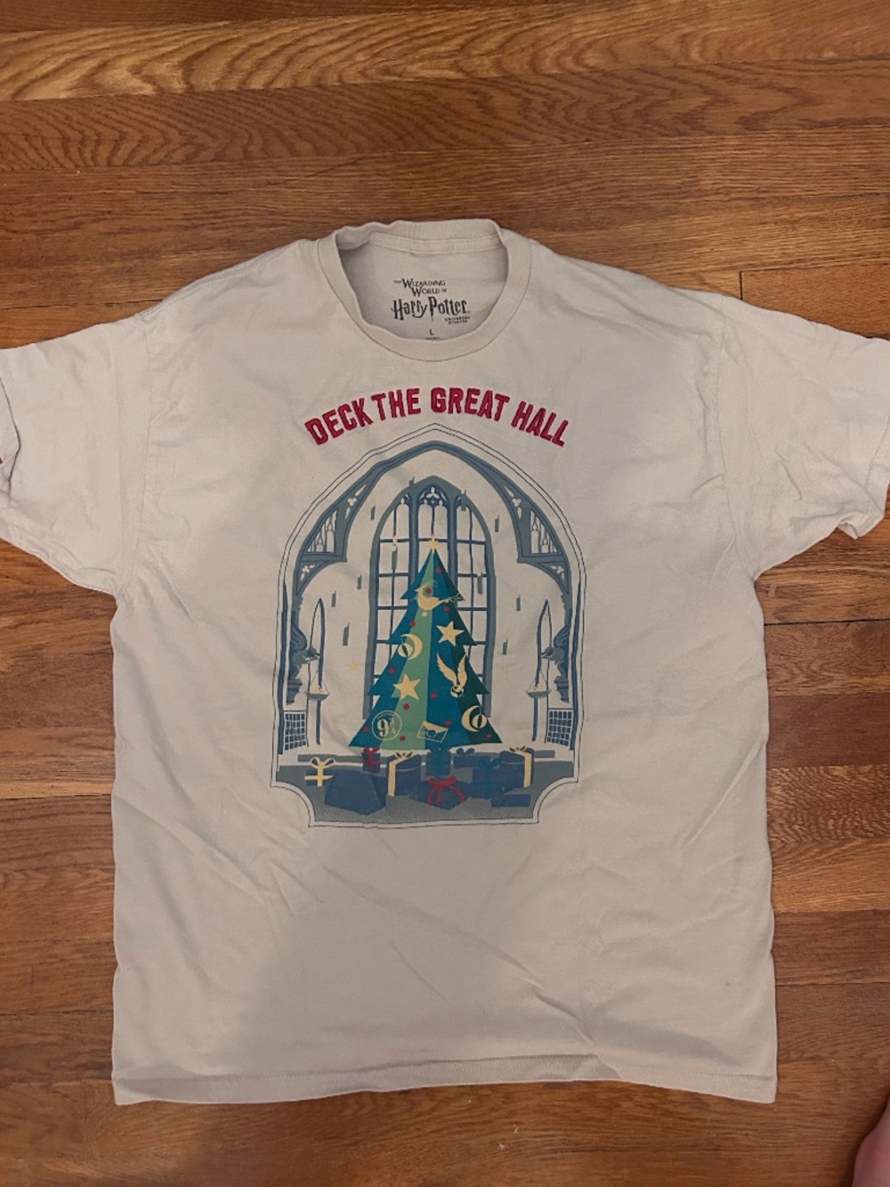 Harry Potter “Deck the Great Hall” Holiday Graphic Tee Size L